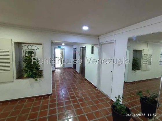 Rz Vende ¡tu Nuevo Hogar Te Espera En Este Cómodo Y Bien Ubicado Apartamento! Disfruta De La Vida Urbana Con Todas Las Comodidades A Tu Alcance. ¡agenda Tu Visita Hoy! 25-20531 Jun11