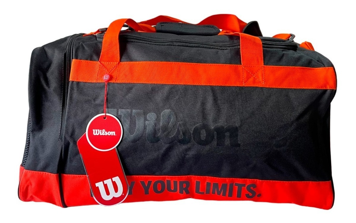 Bolso De Viaje Wilson Classic Unisex Negro Wilson Papeleta x 1 DESCRIPCIÓN DEL PRODUCTOElaborado pensando en usuarios con estilo, donde el diseño es parte importante del accesorio, acompañado con su personalidad.CARACTERÍSTICAS- Marca: Wilson.?- SKU: 65.150015BL.