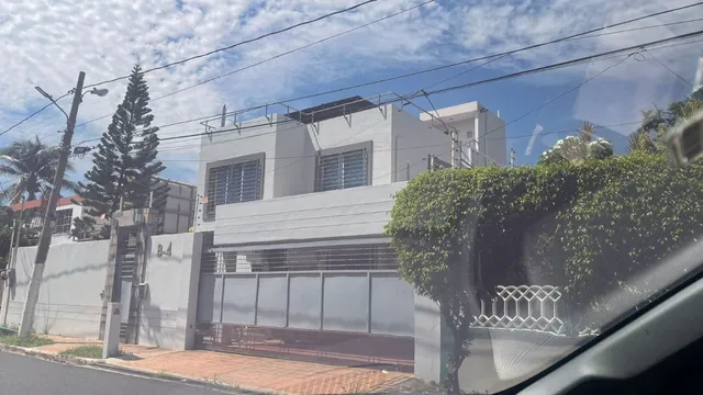 Venta Casa Para Uso Comercial Y Oficina, Urb.dominicanos Ausentes