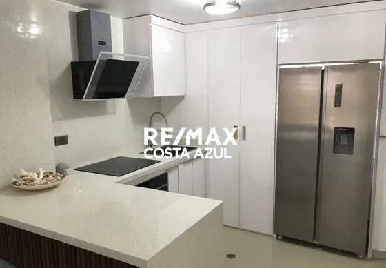 Remax Vende: Impecable Propiedad Con Acabados De Primera. Privilegiado Conjunto Residencial, Cartago.