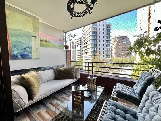 Departamento En Venta 2 Dorm. Barrio El Golf, Las Condes.