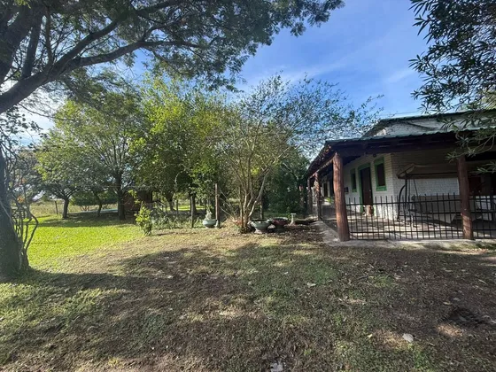 Casa En Venta Con Pileta De 2.55ha En Col Carolina