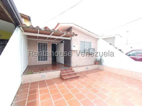 Maritza Lucena Alquila Bella Casa Amoblada En Cabudare, Cocina Empotrada, Closets, Aire Acondicionado, Vigilancia 24/7.