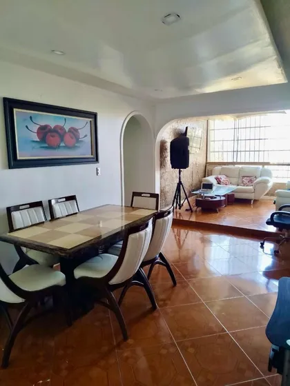 Apartamento Amplio De 3 Habitaciones, 2 Baños, Planta Baja.