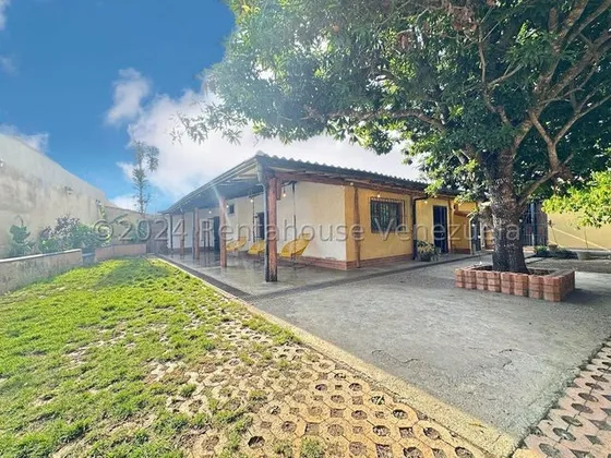 Francisco Rojas Norscia Rentahouse 25-5142 Vende Bella Casa Granja En Agua Viva Cabudare, Con 3 Habitaciones Y 3 Banos, Planta Electrica, Patio Y Totalmente Cercada,en Sitio Seguro Ideal Para Invertir
