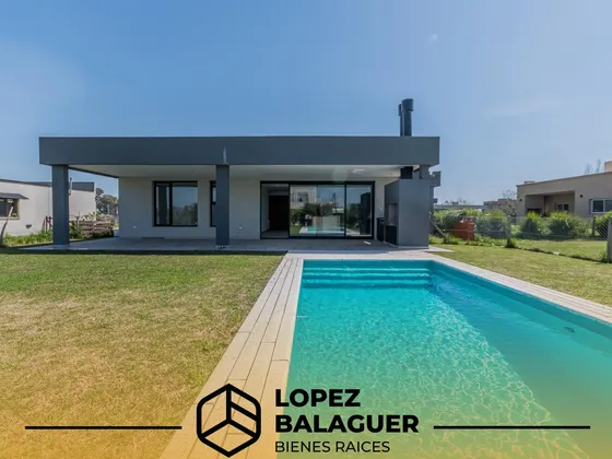Venta Casa En Santo Domingo - Canning - 3 Dormitorios - Financia