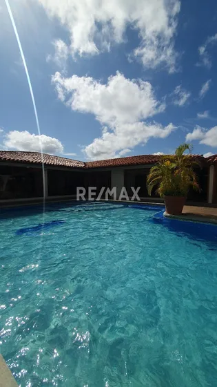 Se Vende Hermosa Casa De 1000m² De Construcción En La Urbanización La Lagunita Country Club. 