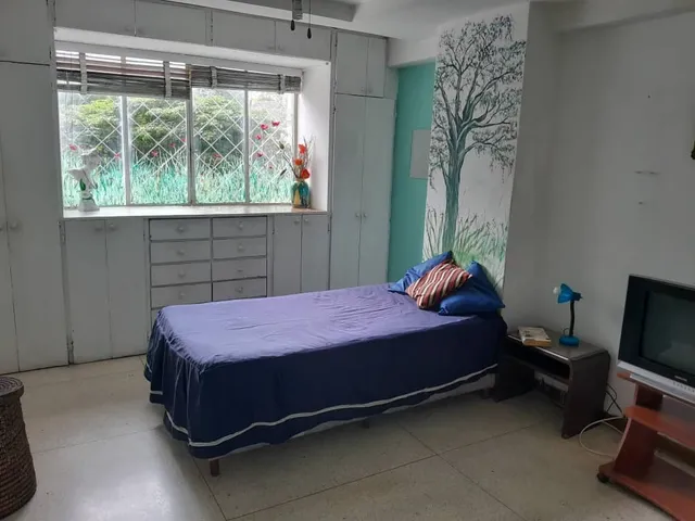 Los Palos Grandes Alquilo Comoda Y Bonita Habitacion A Caballero Solo Profesional Accesible Al Transporte Publico Alquiler 200 