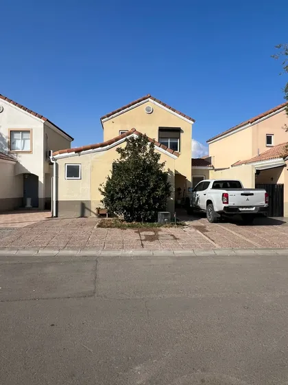 Hermosa Casa En Arriendo En Condominio Con Acceso A Laguna