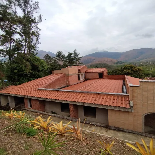 Sky Group Vende Casa En Obra Gris Res. Altamira, La Entrada. Naguanagua. Inc-454