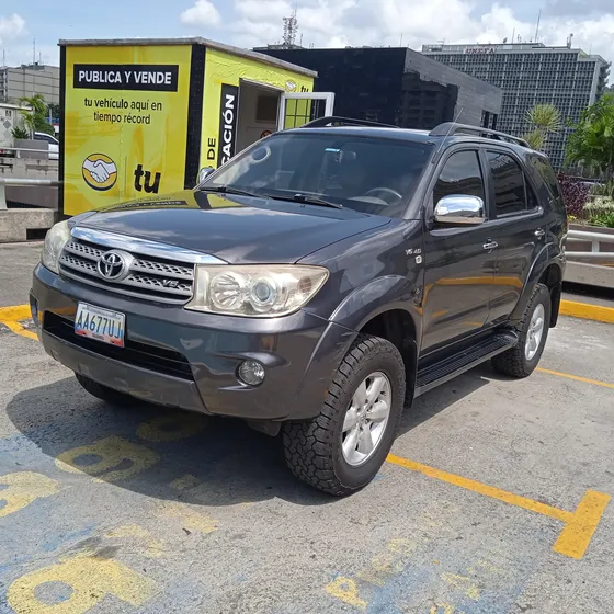 Toyota Fortuner Automatico