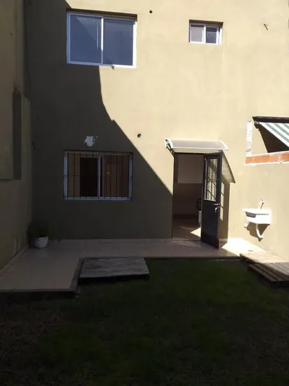 Departamento - Olivos-rugby Depto Con Jardín Propio 10 X 5, Lavadero, Cocina Integrada