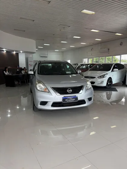 Nissan Versa Extra Full