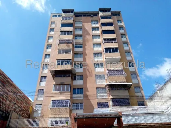 Amplio Apartamento Para Acondicionar  #25-14637 Rm