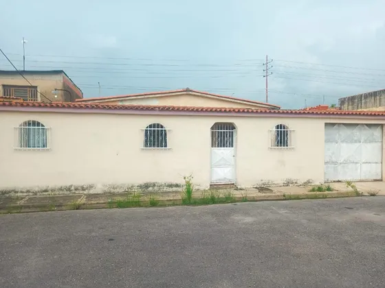 Ana El Kantar Y Gerson Gonzalez  Inzitu Realtors Vende Casa En Urb. Fundación Mendoza Valencia   Carabobo Venezuela 