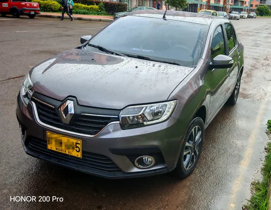 Renault Logan 1.6 Privilege / Intens