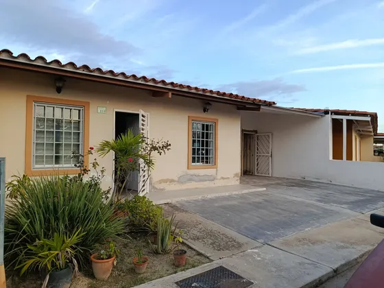 Casa En Venta, Brisas Del Lago, Ciudad Alianza. Mv