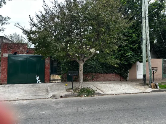 Acogedora Casa Totalmente Reciclada En Una Planta Con Piscina , Fondo Y Jardín