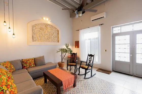 Casa Amueblada Y Renovada En Venta El Centro De Campeche - Hi2501345