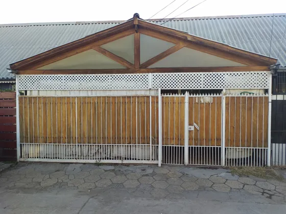 Casa 4 Dormitorios, 1 Baño Y Cocina Amplia, Living Comedor.