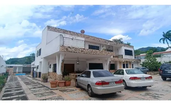 Disponible En La Urb. Guaparo - ¡a Precio De Oportunidad!