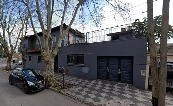 Casa En Venta - 4 Dormitorios 3 Baños - Cochera - 270mts2 - Echeverría