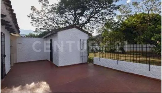 Se Vende Casa Con Jardín De 64 M2 En Barrio Refugio-cali