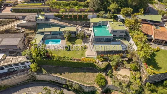 Mn - Casa En Venta En Cerro Verde De 1200 M2 En Calle Privada, Con Vista Al Ávila, Mls 26-3651