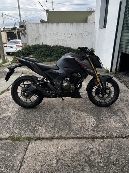 Honda Cb300 Nueva Sin Detalles Vendo/permuto