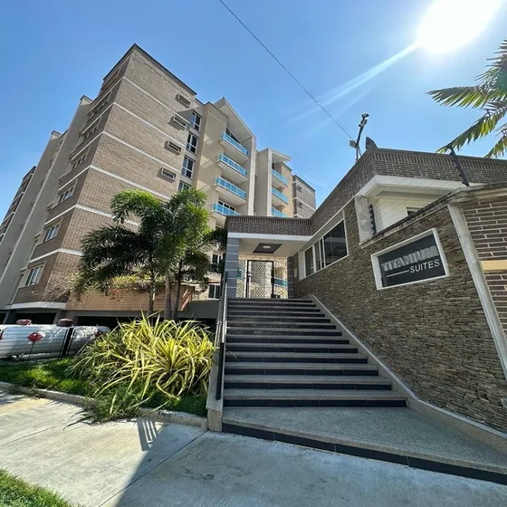 Johana Lazaro Vende Apartamento En Obra Blanca En Exclusiva Res. Titanium Suite. Ubicado En Trigal Norte Sector Piedra Pintadas, Mañongo -área De 135 M2      (solo Clientes)