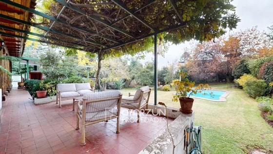 Casa 4 Dormitorios 3 Baños 6 Estac. Con Terreno De 1.334 M²