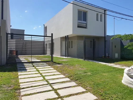 Venta De Casa E N Fisherton Barrio Tierra Nueva