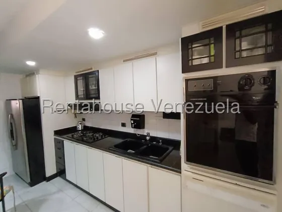 Apartamento En Venta Amoblado Urb El Bosque Maracay 25-9970 Apd