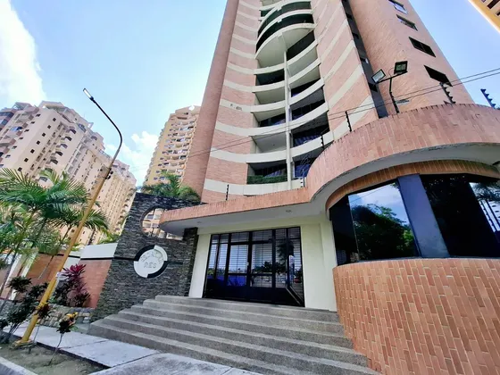 T.r. Vende Amplio Apartamento En Obra Blanca Con Planta 100% En La Urbanizacion Las Chimeneas    Cod. 287418