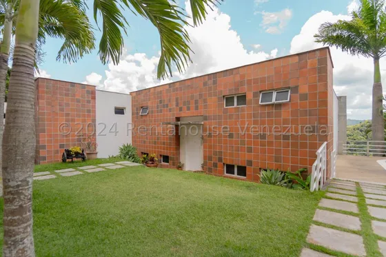 Espectacular Townhouse Remodelado En Venta En Oripoto Yf