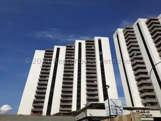 Apartamento En Venta. El Rosal. 22-2710kr