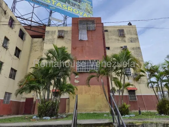Apartamento Amoblado En Bararida Zona Este De De Barquisimeto. 3 Habitaciones, 1 Baño, Cuenta Con Gas Directo Y Estacionamiento Techado. Mls #25-24401 Pm