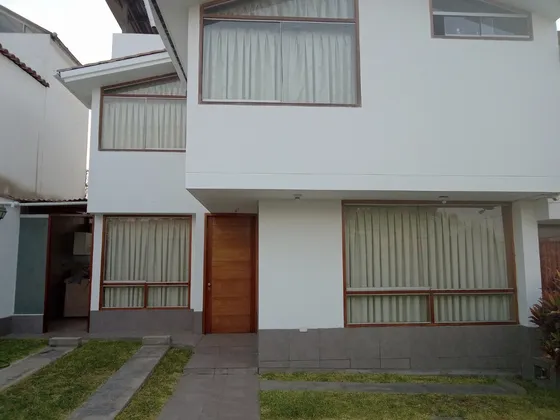 Casa De 2 Pisos Y Azotea Urbanización Cerrada Y Segura