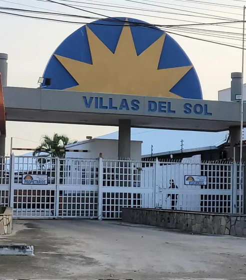 Vendo Hermosa Townhouse Ubicado En La Urb. Villas Del Sol I, La  Morita I. / Es19