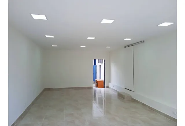Se Alquila Local Comercial, A Pie De Calle, En Maripérez. 260m2