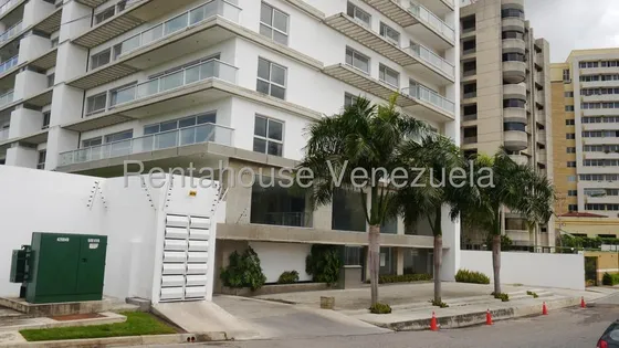 María Valera Vende Este Espectacular Apartamento Al Este De Barquisimeto, Vista Panorámica, Amplias Habitaciones, Área De Servicio, Planta Eléctrica, Vigilancia 24/7.