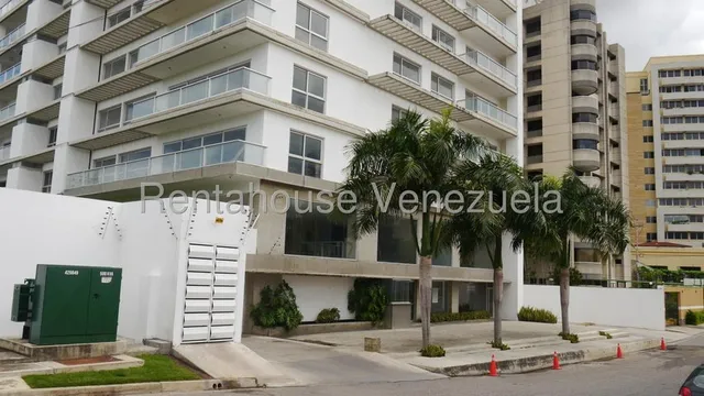 María Valera Vende Este Espectacular Apartamento Al Este De Barquisimeto, Vista Panorámica, Amplias Habitaciones, Área De Servicio, Planta Eléctrica, Vigilancia 24/7.