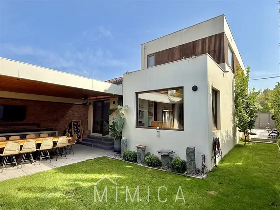 Casa En Venta De 4 Dorm. En Las Condes