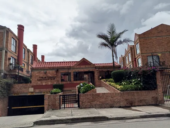 Casa De Cuatro Niveles En Villa De Gratamira Dos Ph