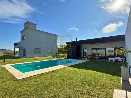 Venta Casa 4 Ambientes - San Lucas, Canning