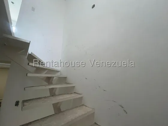 Raiza Suárez Vende Casa En Urbanismo Cerrado Ubicado En Cabudare 2 5 2 2 4 0 2 En Obra Gris, Lista Para Personalizar Con Acabados A Gusto Del Comprador