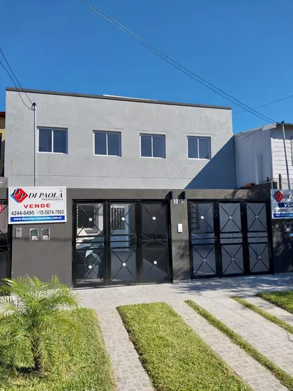 3 Ambientes Con Cochera/patio - Oportunidad!