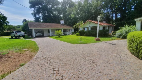 Casa En Venta - 3 Dormitorios 4 Baños - Escobar