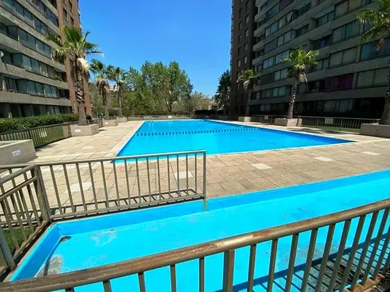 Departamento En Venta Frente Al Parque Forestal Con Piscina