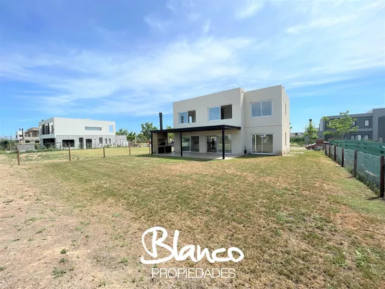 Casa En Venta En Puertos Del Lago, Barrio Ceibos, Escobar, G.b.a. Zona Norte